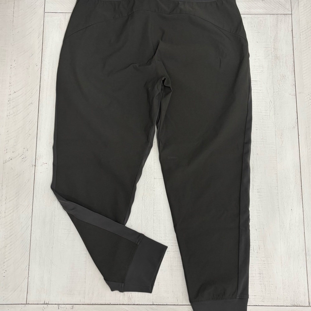Athleta Highlands Green Hybrid Trek Jogger Size 16 Pants NWOT - Picture 8 of 12